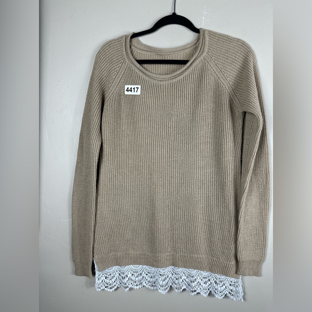 Body medium 21-1/2 p2p  30” length brown with lace   Preworn